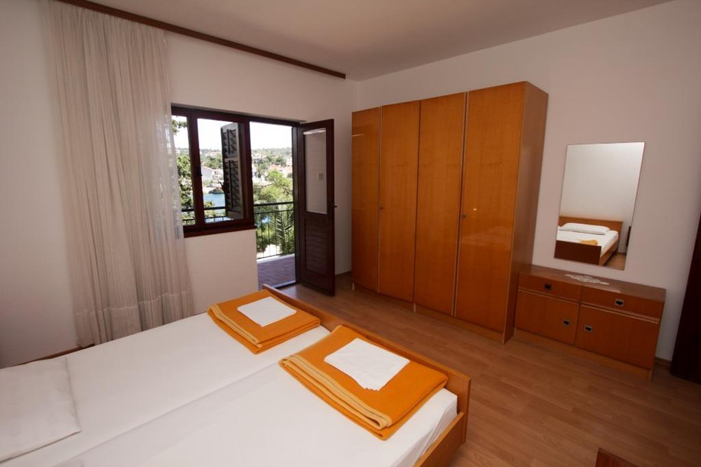 Apartments And Rooms Porto Ražanj Rom bilde