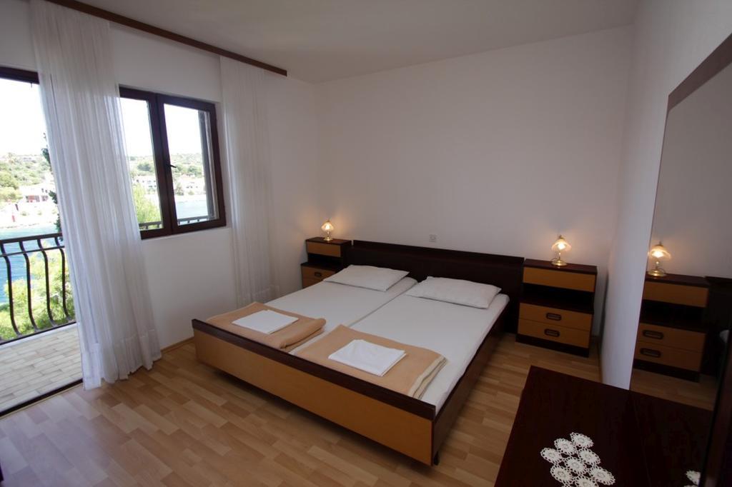 Apartments And Rooms Porto Ražanj Rom bilde